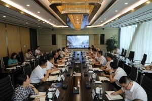 桐鄉(xiāng)政企聯(lián)動現(xiàn)場會開進振石、巨石，一如既往支持大企業(yè)穩(wěn)定發(fā)展！