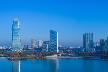 雄鷹 何以展翅翱翔？