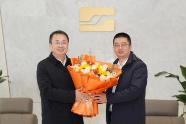 桐鄉(xiāng)市領(lǐng)導(dǎo)慰問(wèn)中國(guó)巨石高層次人才